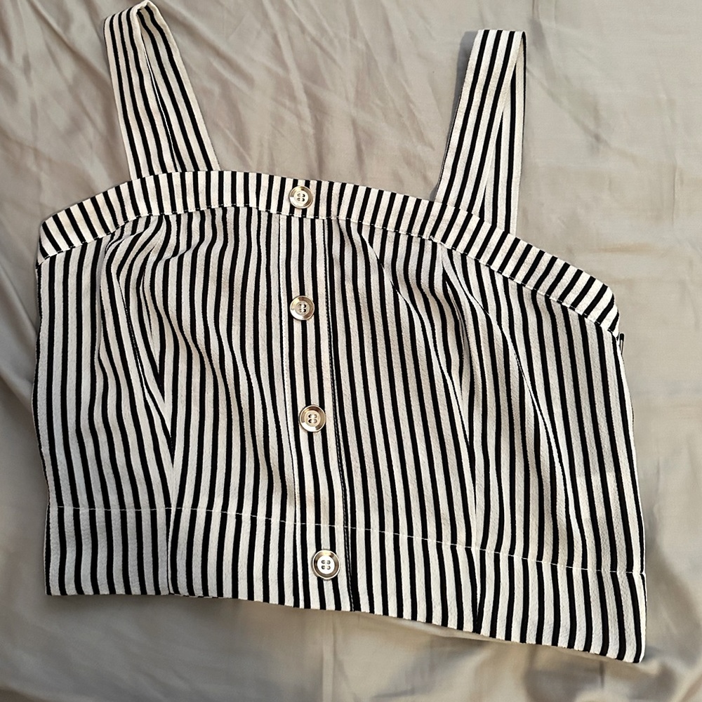 Cropped top with black and white stripes